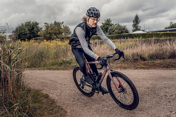 AW26-RIDE lifestyle action MALE
